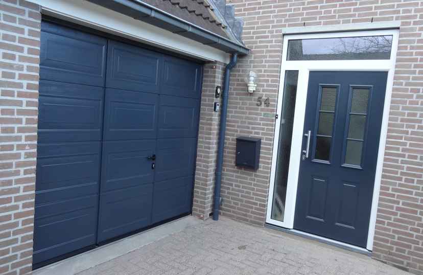 Voordeur met zijlicht